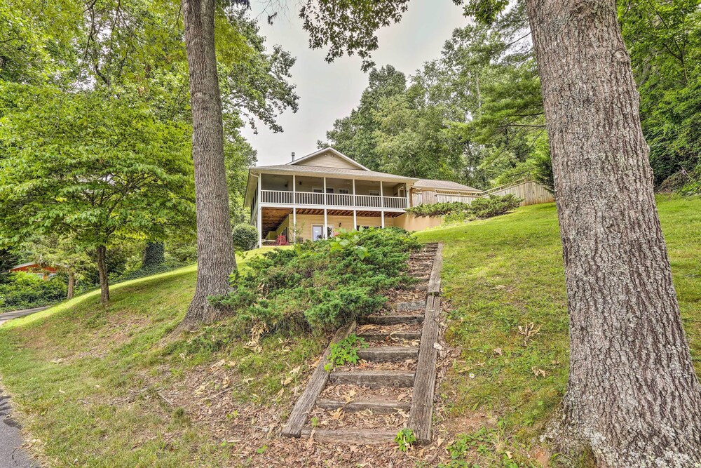 Lake Chatuge Retreat w/ Dock & Mtn Views! view 4