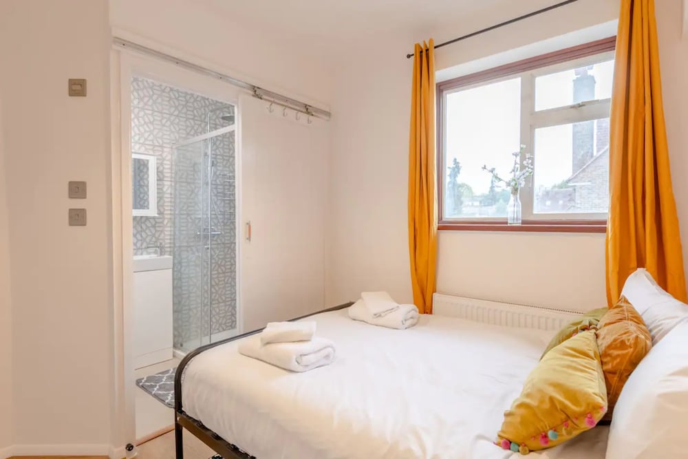 Central 3 Bedroom House With Garden