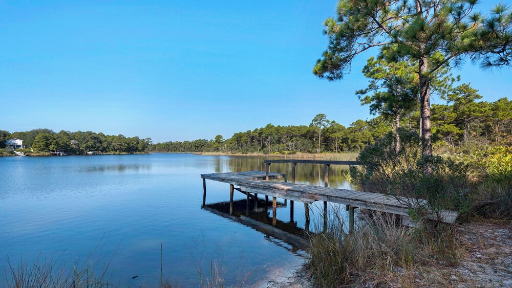 Seagrove 2BR Near Lake & Beach + Free Tickets: Bikes, Dolphin Cruise & More!