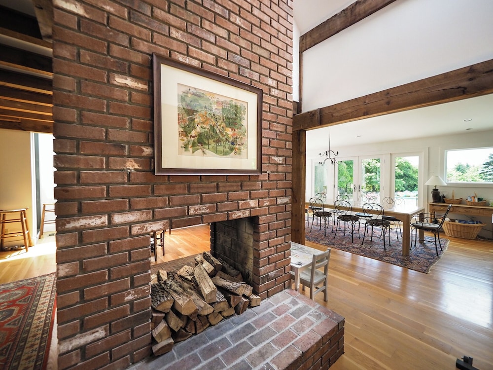 Charming 6 Bdrm Countryside Stay