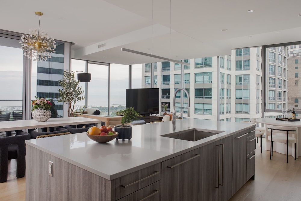 The Lyra Luxury Group Getaway - Two Penthouses