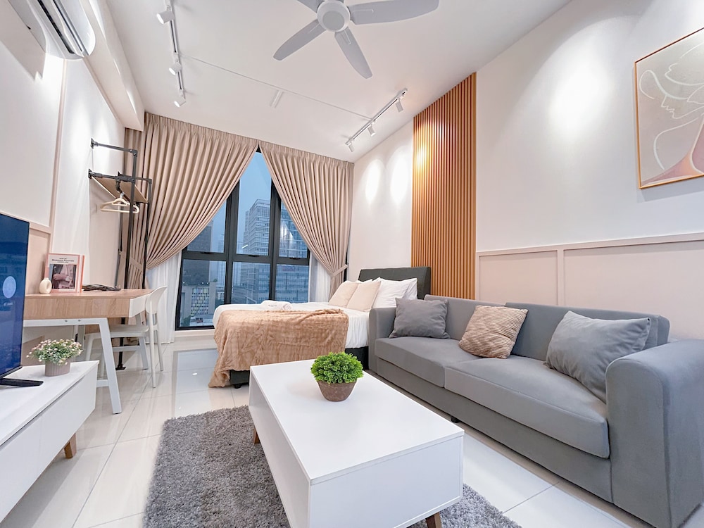 Majestic Residence by Manhattan Group