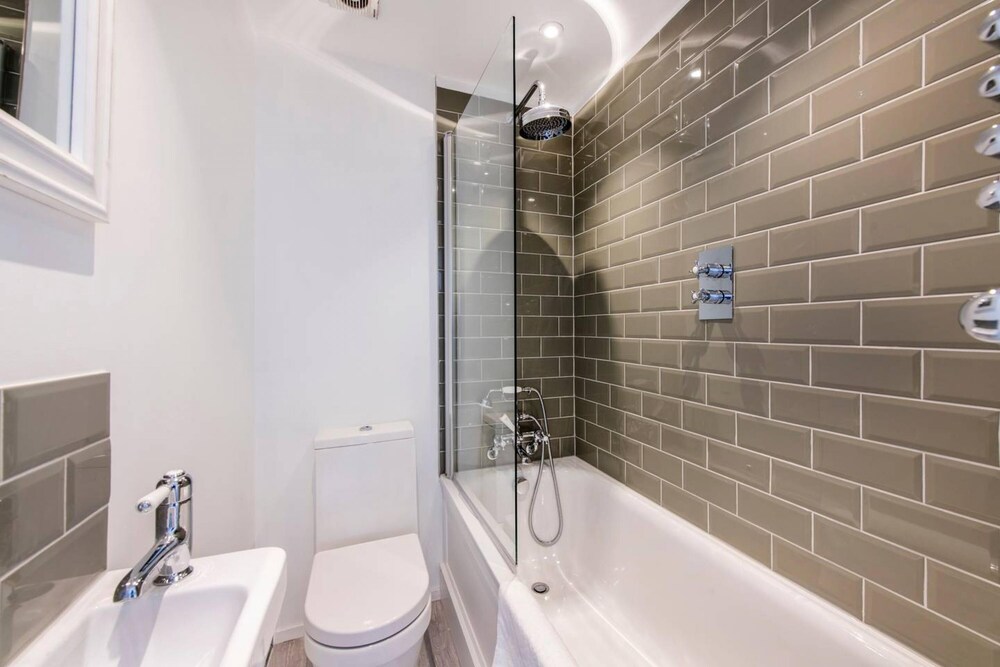 Divine 3-bed Mews House Battersea
