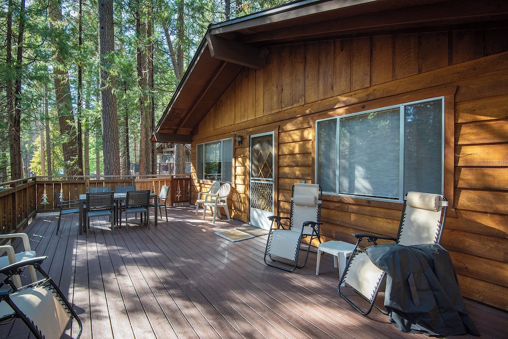 Yosemite Retreat in the Meadows