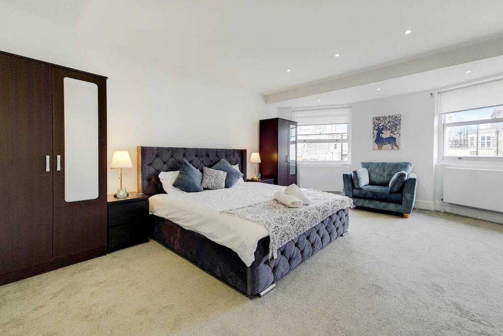 Lovely 2 Bedroom Apartment w AC off Baker Street