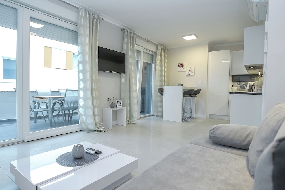 Tomana B Apartments