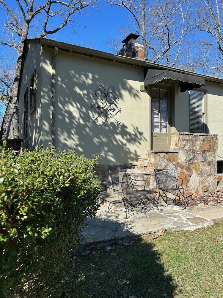 Chanticleer Inn Bed & Breakfast