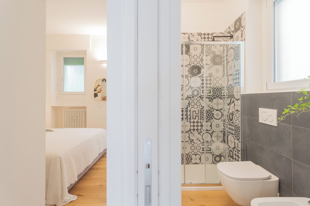 A Step From the Lake Apartment by Rent all Como
