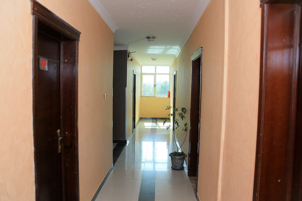 Bnow Hotel