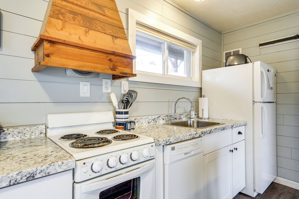 Fish, Boat & Hike On-site: Cape Fair Apartment!