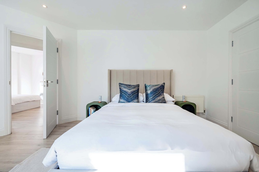 Lords Living -3 bed in Regents Park With Terrace