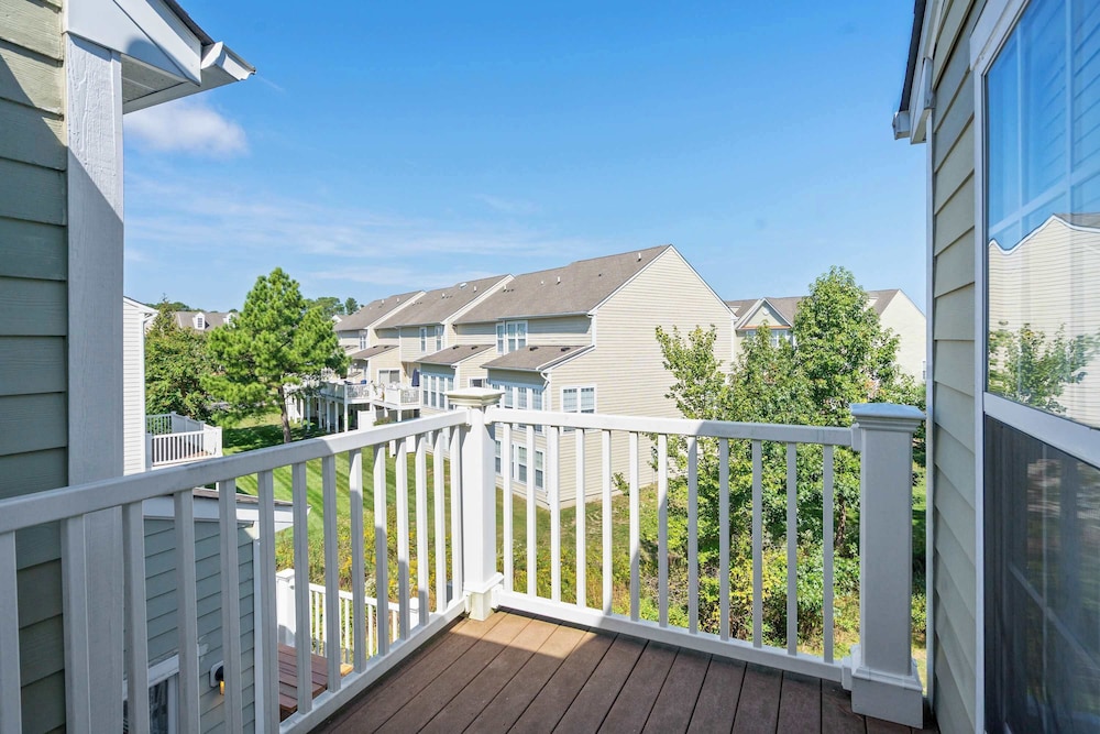 Creekside Getaway Stay for 8