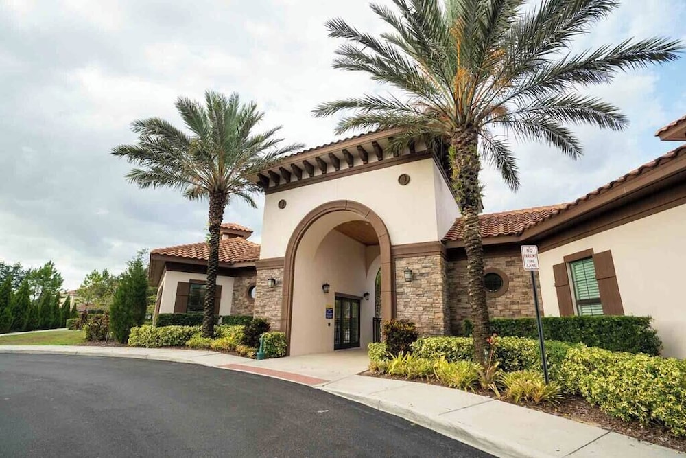 Fabulous 5 BR With Pool Solterra Resort