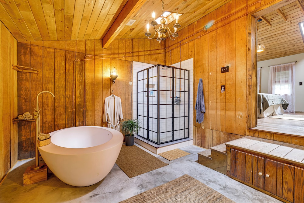 Ski, Swim, Relax: Old-fashioned Poconos Getaway