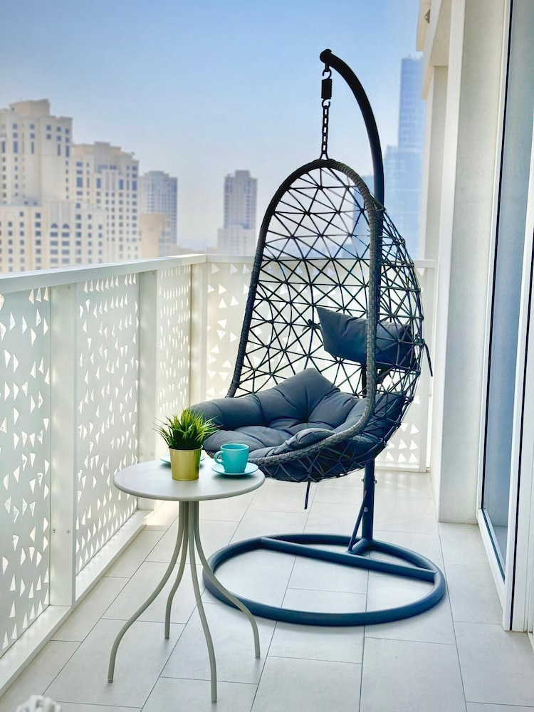 HAPPY SEASON I La Vie apartment