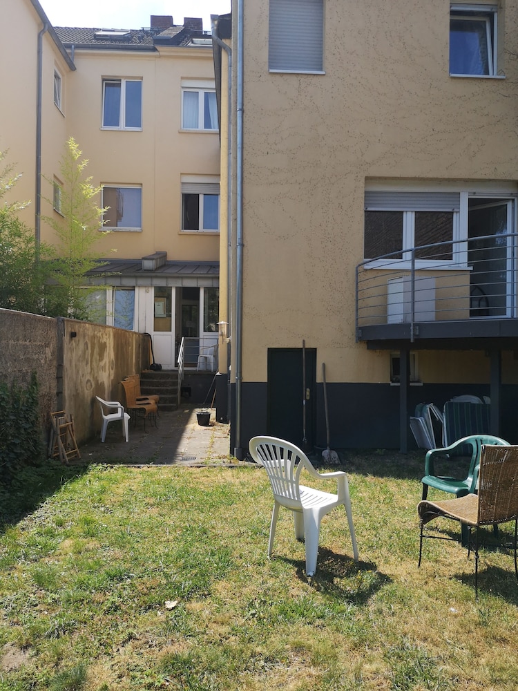 A&S Hostel Bonnerstr. 64