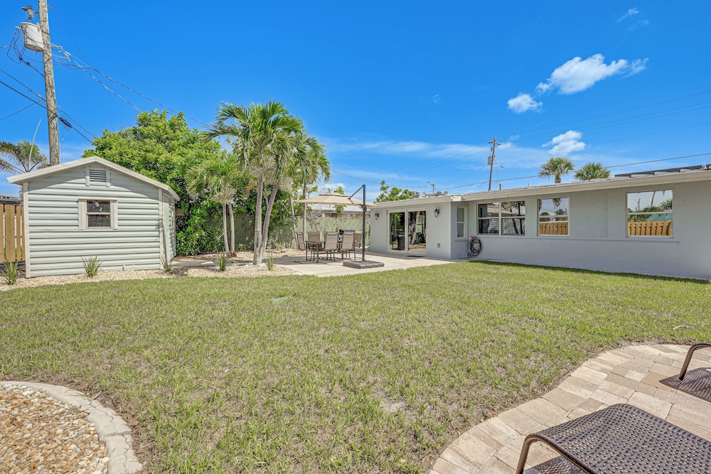 Steps to Englewood Beach: Home w/ Outdoor Oasis!