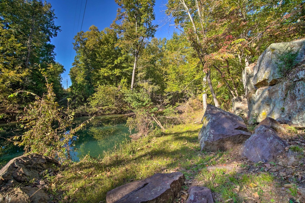 'the Treehouse Cabin' Creekside Home w/ Hot Tub! view 3