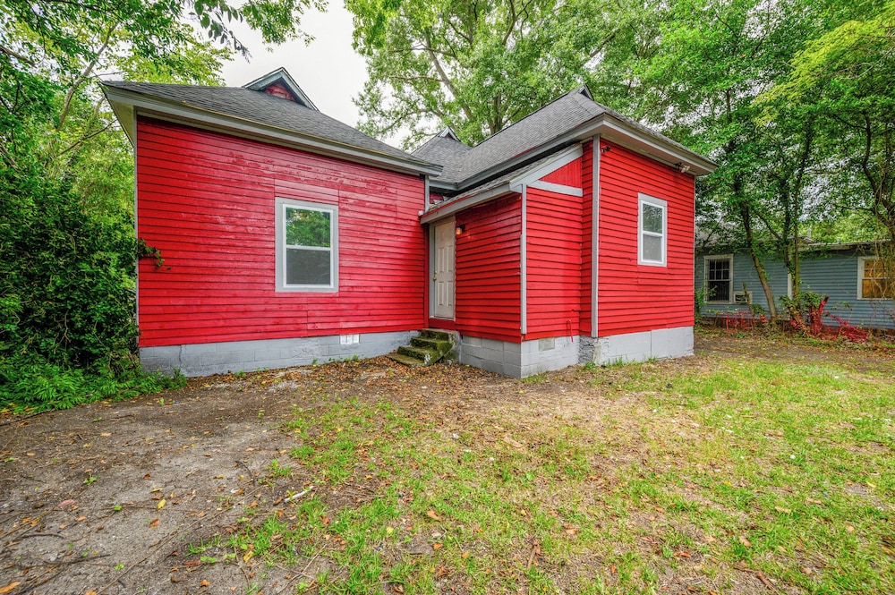 Macon Cottage w/ Porch - 2 Mi to Downtown! view 3