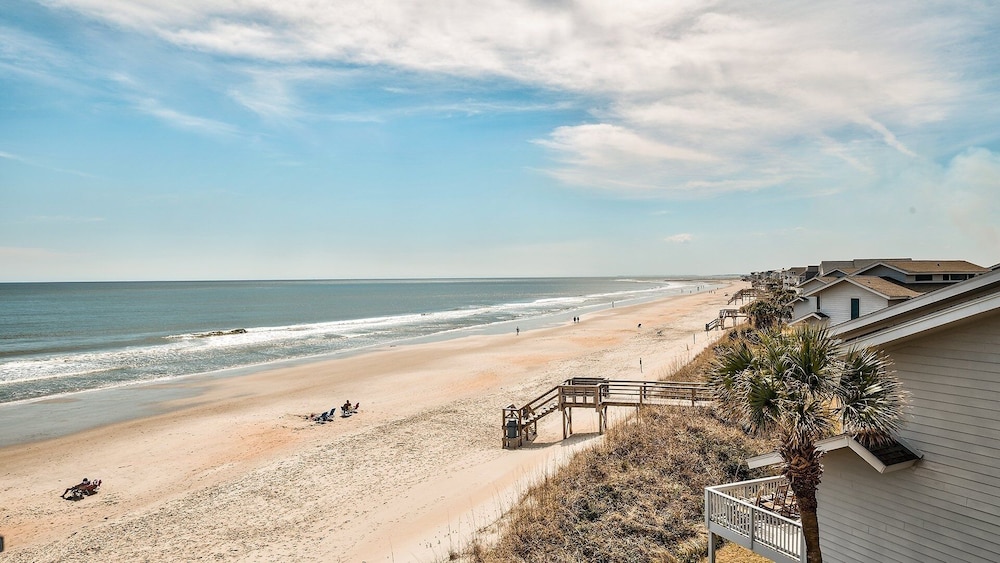 Penthouse Oceanfront Villa At Inlet Point On Litchfield Beach 3 Bedroom Condo by RedAwning