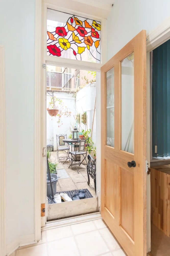 Cosy 2 Bedroom Apartment in Central London With Garden