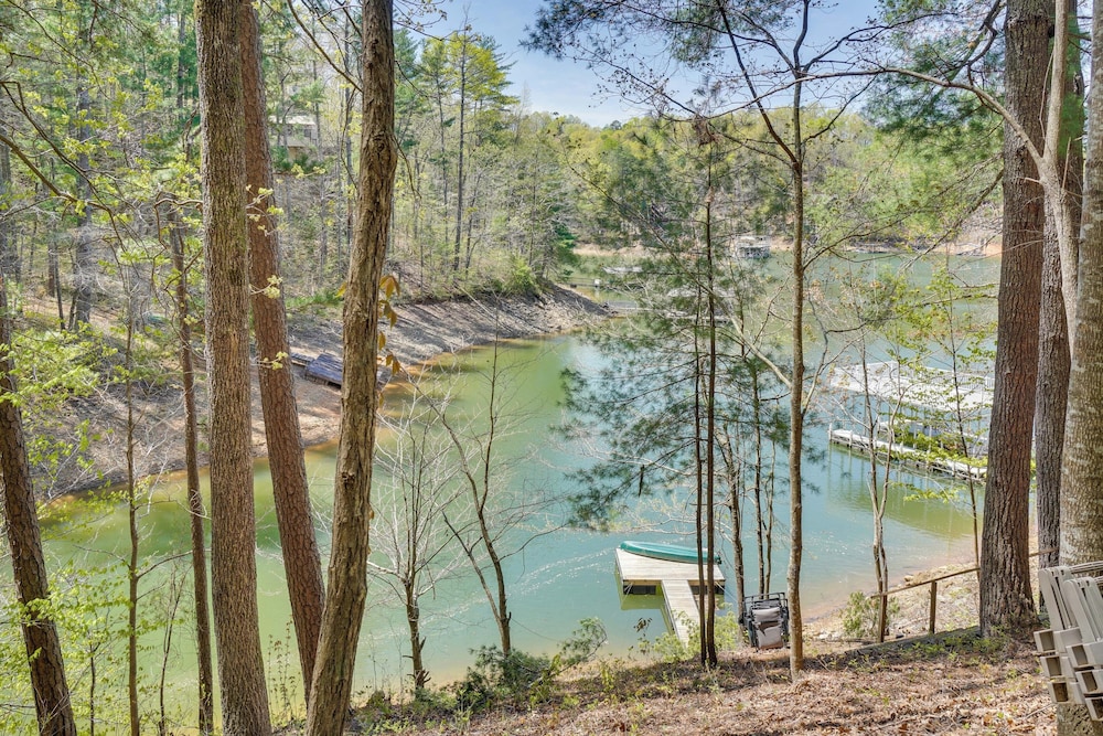 Hiwassee Lake Access: Pet-friendly Cabin w/ Views!