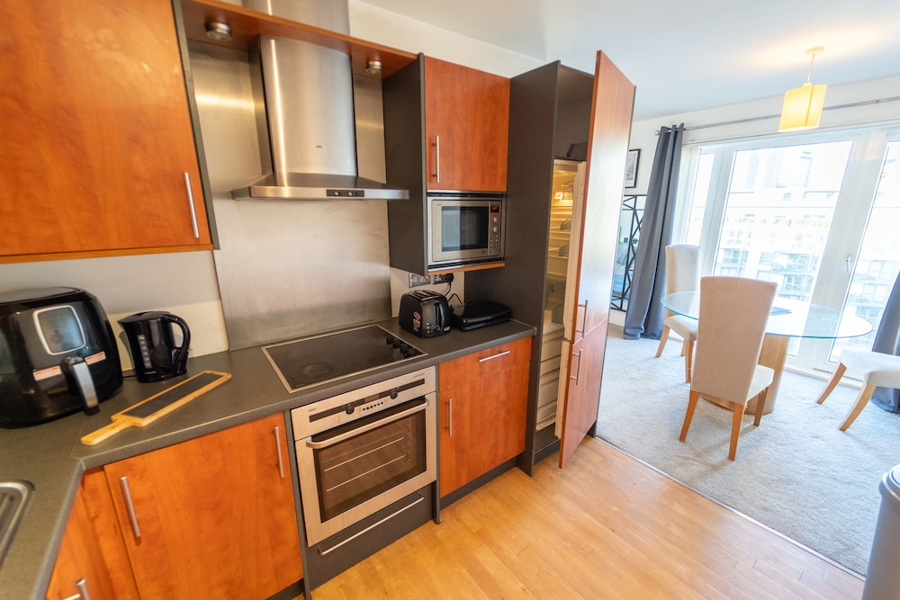 Stunning 1 Bed Flat - Elite Birmingham Complex view 5