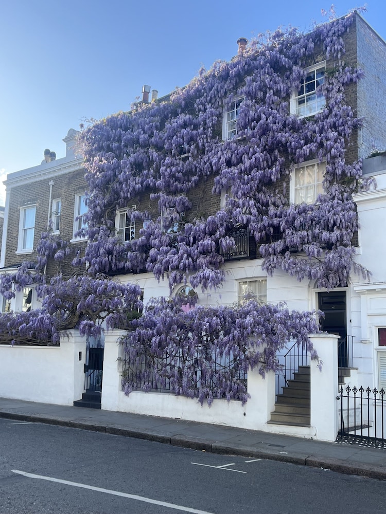 Newly Refurbished - Awesome 3 Bedroom Notting Hill Very Central With a Balcony