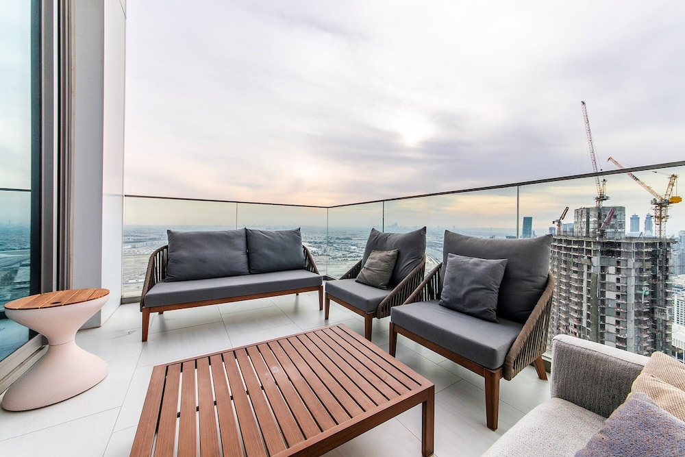 Sky Premium 1BR Duplex with city view