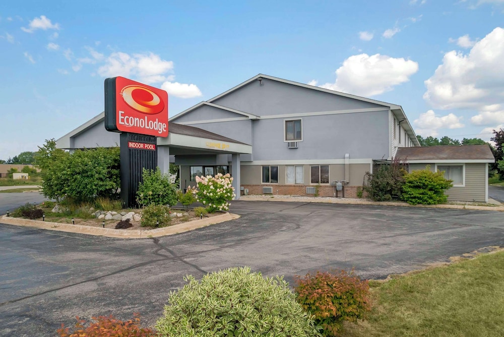 Hotel Econo Lodge Traverse City - Image 1