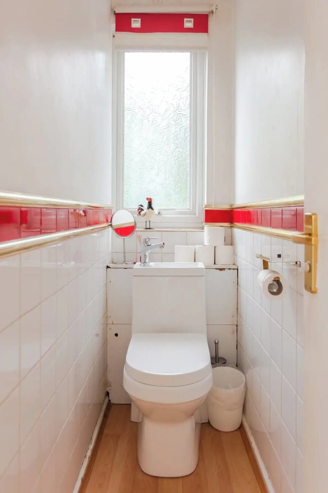Homely 3 Bedroom House With a Garden