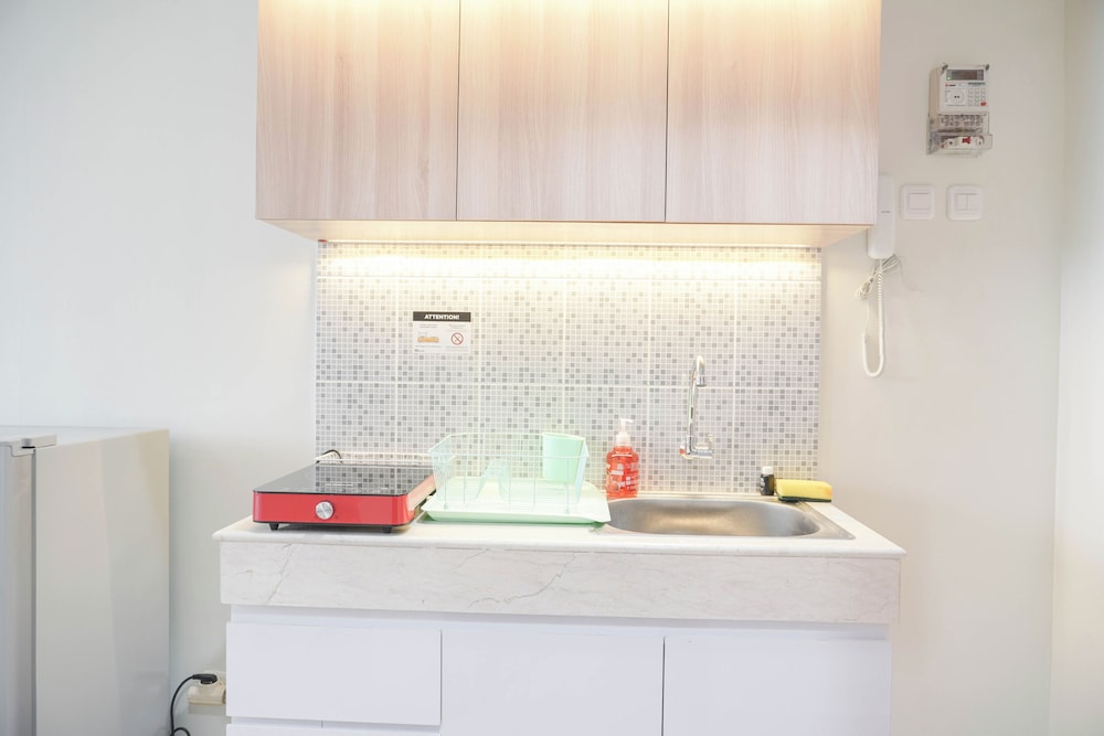 Warm And Comfort Studio At Evenciio Margonda Apartment
