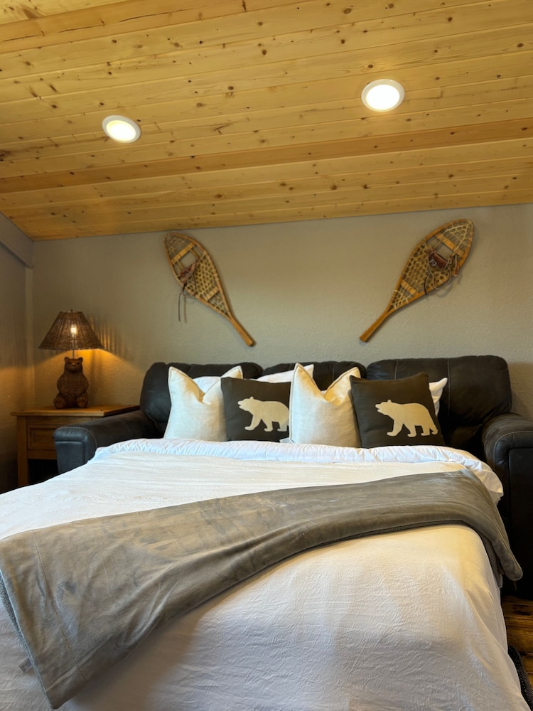 Perch Point- Hikers Dream Cabin Base