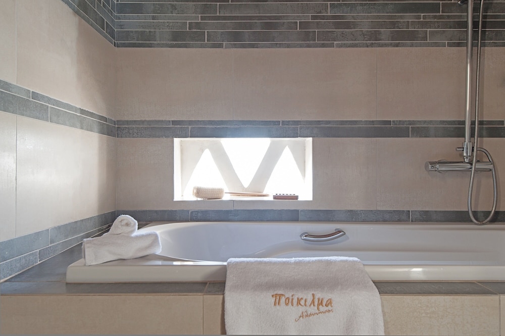 Poikilma Alonissos Villas