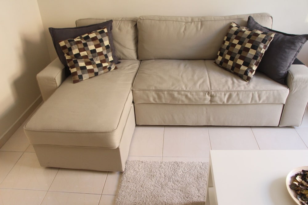 Kinzi House