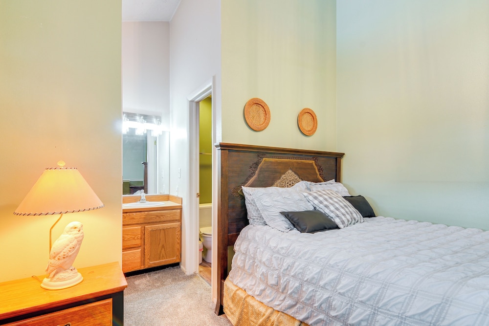 Walk to Brian Head Resort: Condo w/ Pool Access!