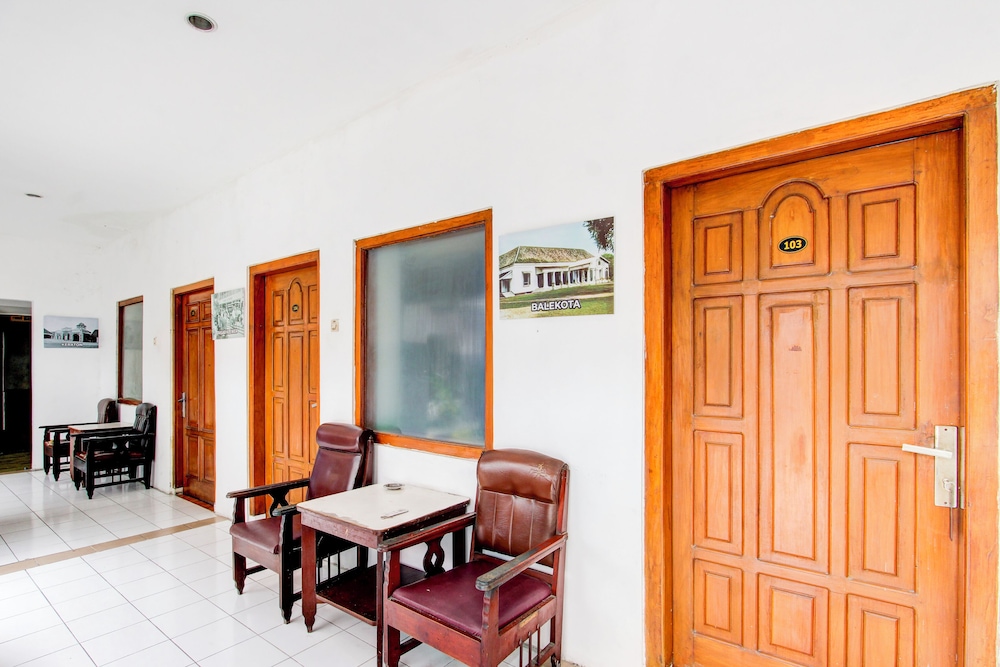 Collection O Jalan Slamet Riyadi Near Kampung Batik Kauman Formerly Hotel Grand Kota