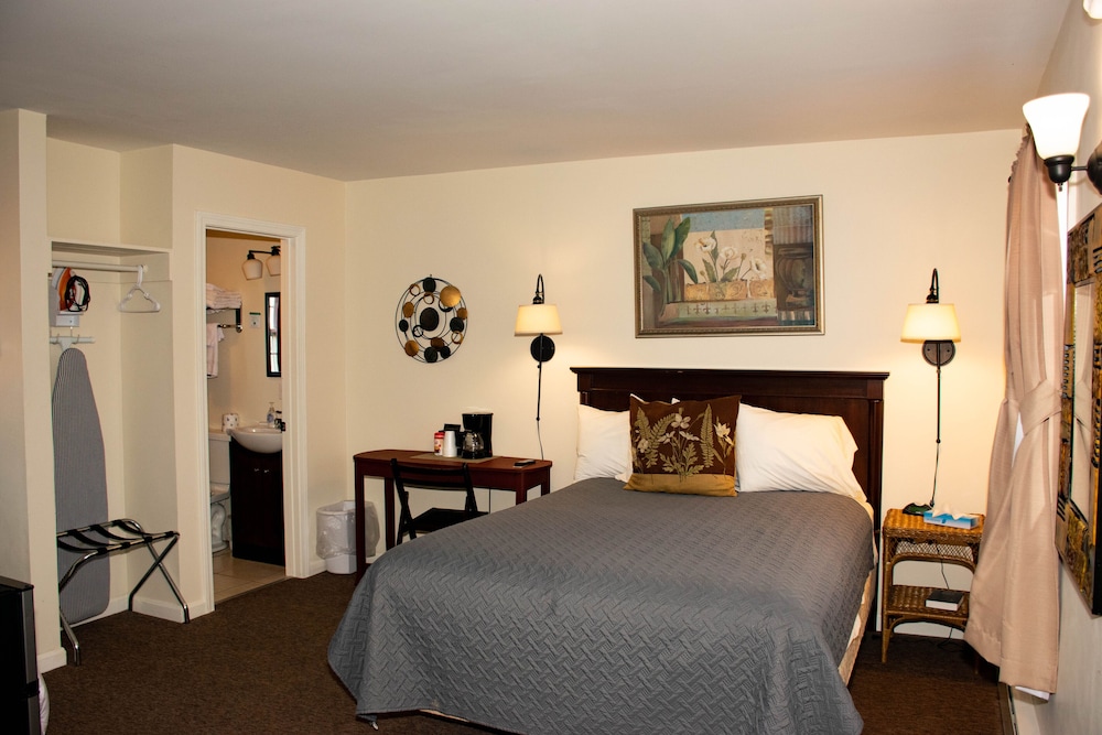 The Whitetail and Suites