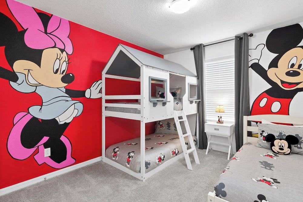 Orlando Adventure Awaits 4BR Townhouse