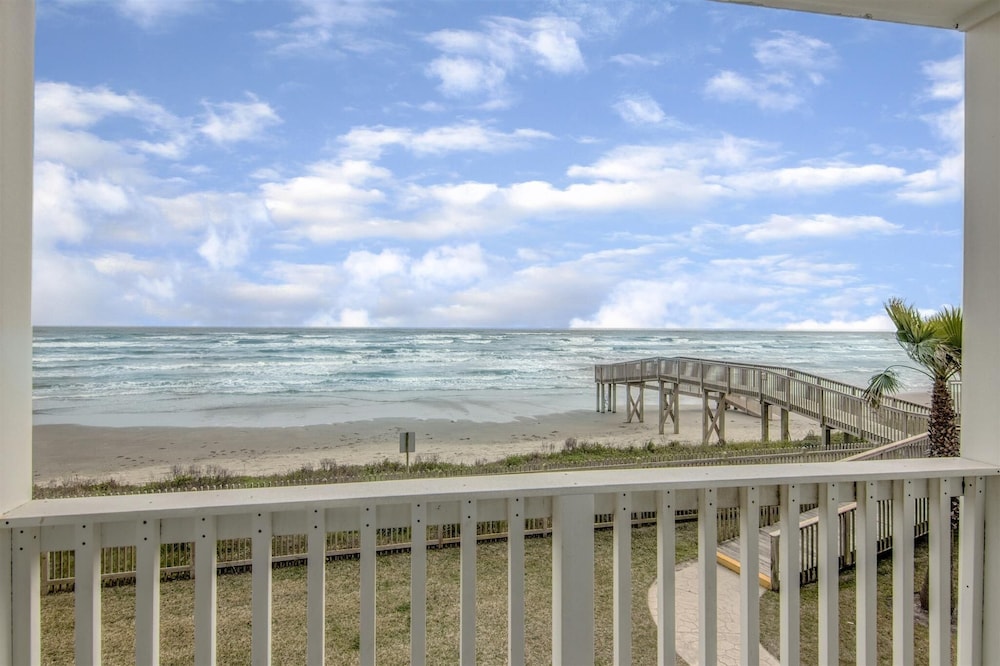 Seascape 2111 2 Bedroom Condo by RedAwning