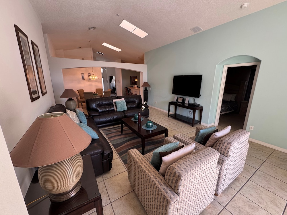 Daisy's Den - Five Bedroom Home