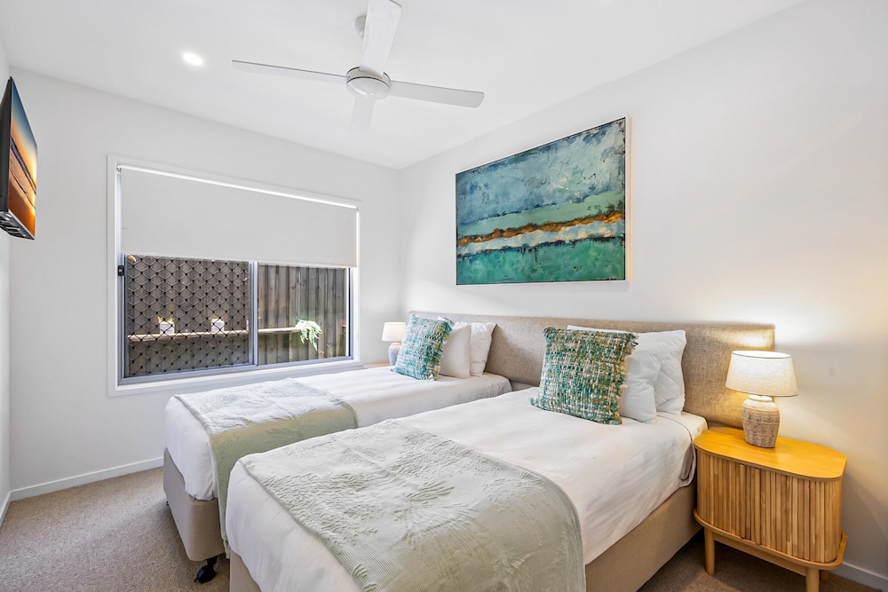 Premium 4-bed Coastal Escape With BBQ and Pool