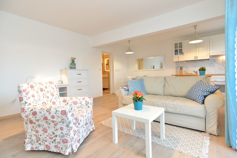 Apartment 1660 view 3