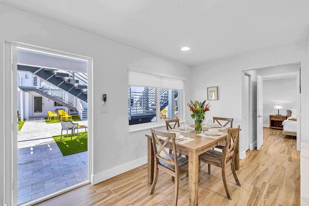 Beach Condo King Bed Lush Patio w BBQ Birch Key Six