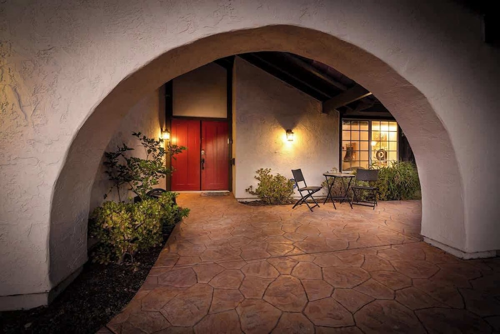 5 Bedroom Home With Firepit