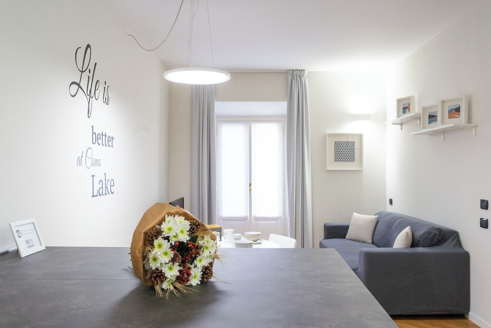 White Flat in Como City Center by Rent all Como