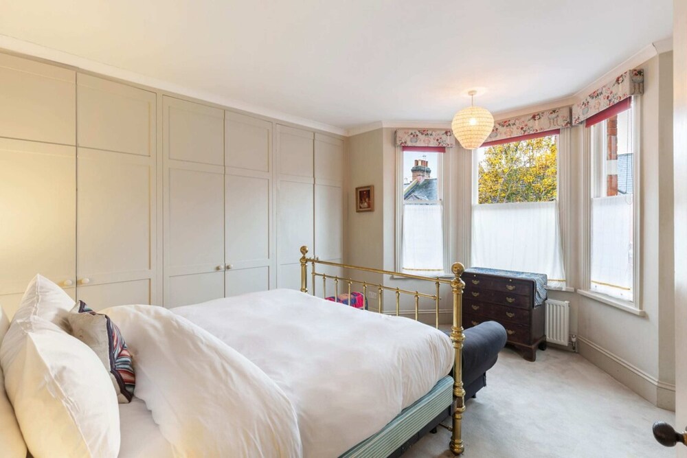 Lovely 4 Bedroom House near Portobello