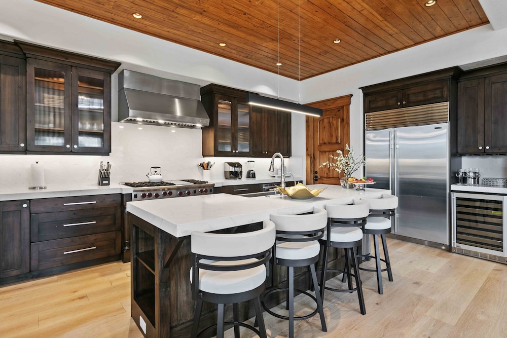 6565 Lookout Drive - Four Bedroom with Spa 4 Condo