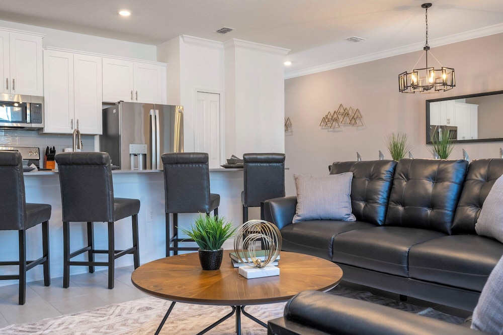 Spacious 4Bd W/ Pool & Close To Disney @ Storey Lake 2560