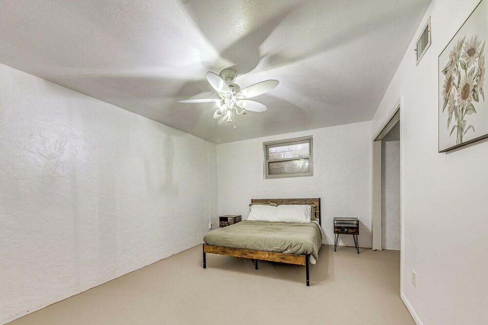 4 Mi to Museums: Roswell Getaway w/ Game Room!